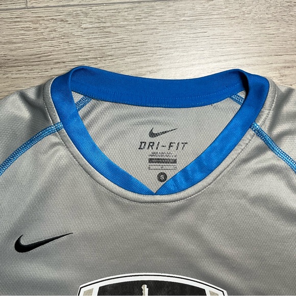 Nike DryFit T-Shirt Size Small - Picture 2 of 4